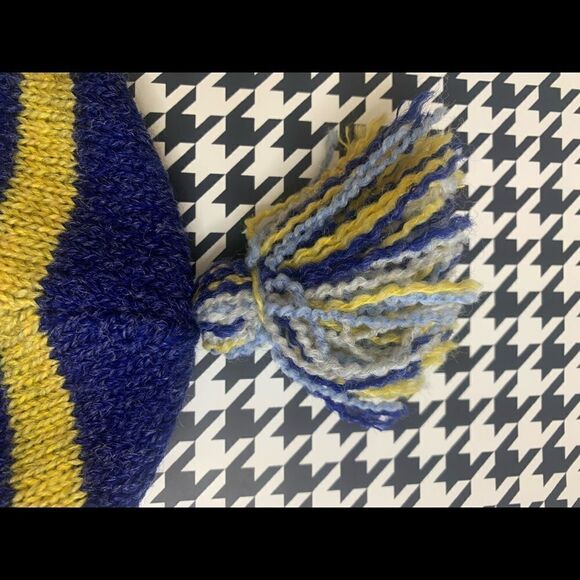 Columbia striped beanie EUC - Picture 4 of 5